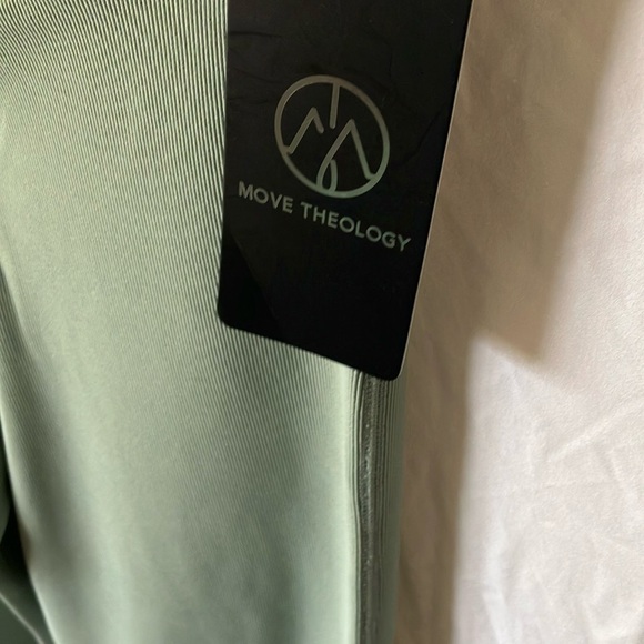 Move Technology: Tulip Waistband Wide Leg Crop Yoga Pants- XS - Picture 3 of 16